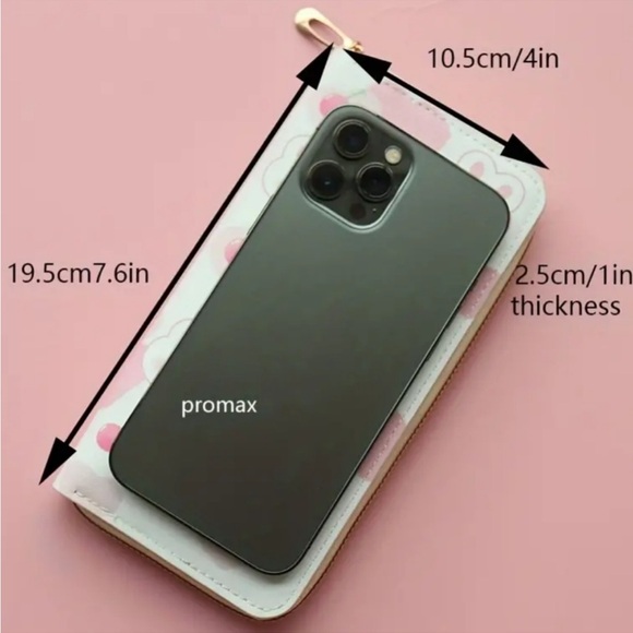 Hello Kitty Zipper Wallet NWT - Picture 2 of 5